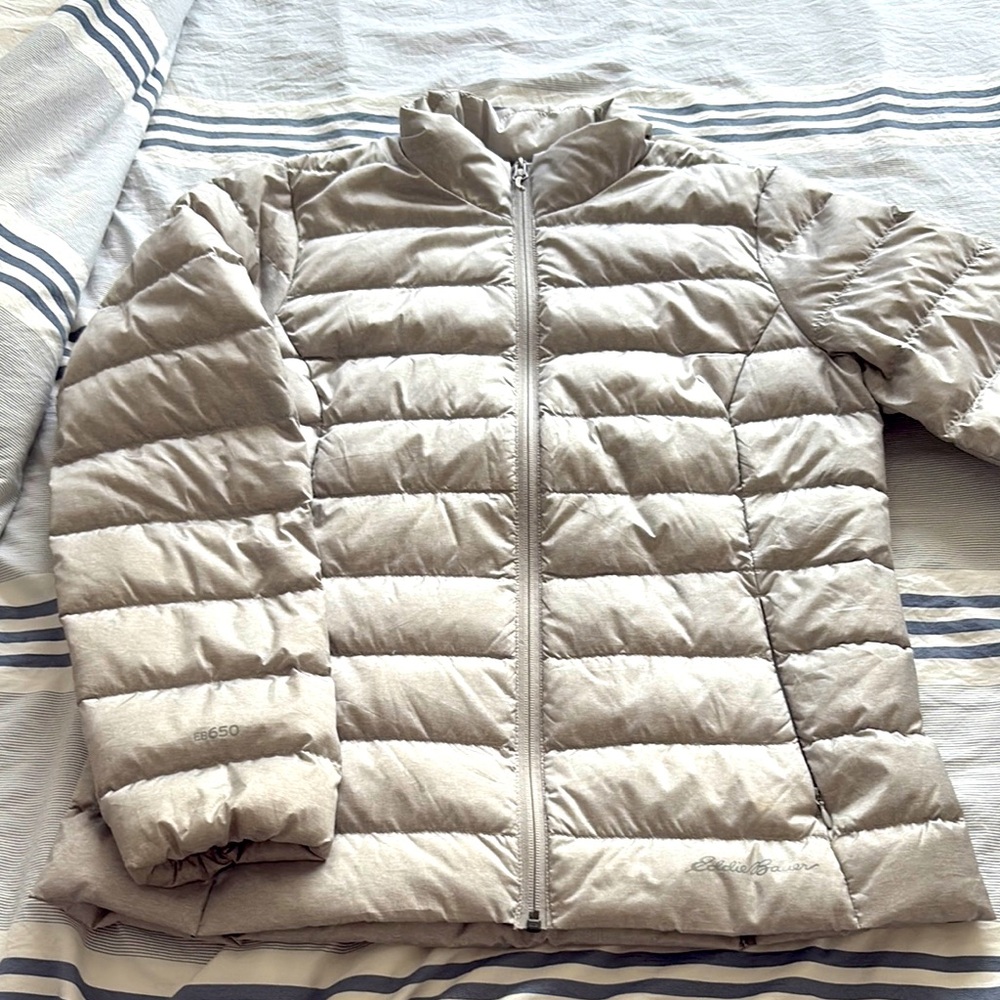 Women’s Eddie Bauer puffer jacket